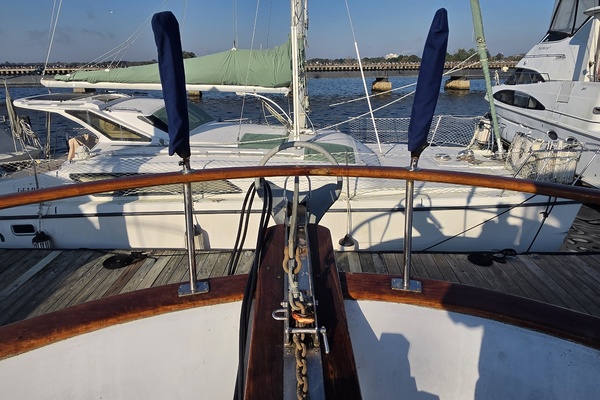 43ft Albin Yacht For Sale