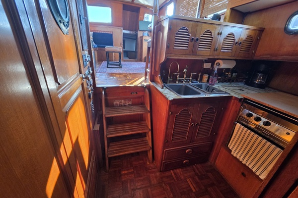 43ft Albin Yacht For Sale