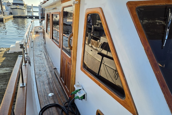 43ft Albin Yacht For Sale