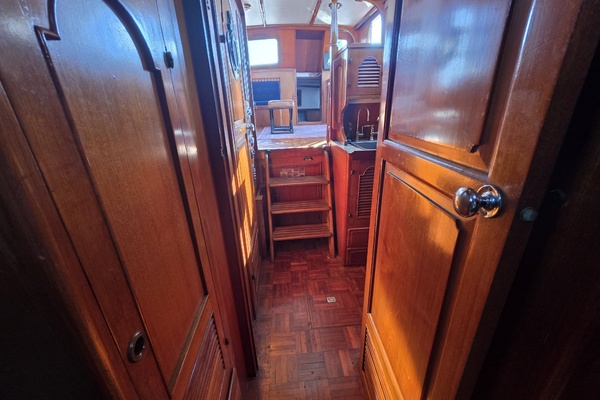 43ft Albin Yacht For Sale