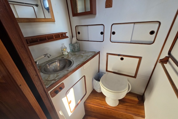 43ft Albin Yacht For Sale