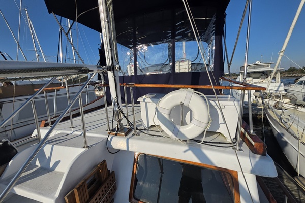 43ft Albin Yacht For Sale