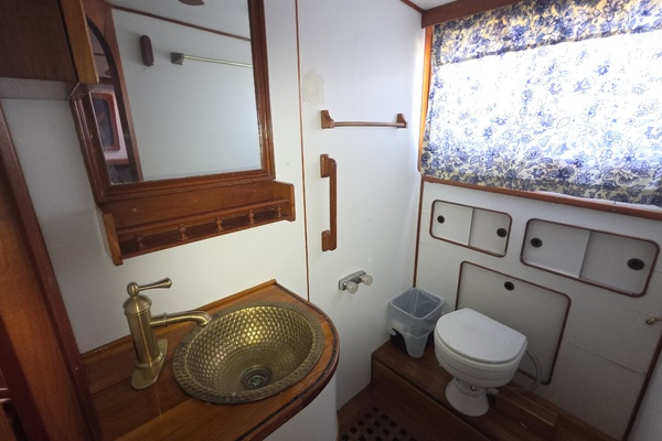 43ft Albin Yacht For Sale