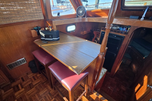 43ft Albin Yacht For Sale