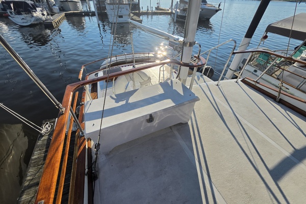 43ft Albin Yacht For Sale