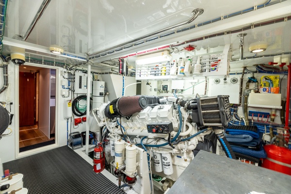 OUTRAGEOUS 80ft Hatteras Yacht For Sale