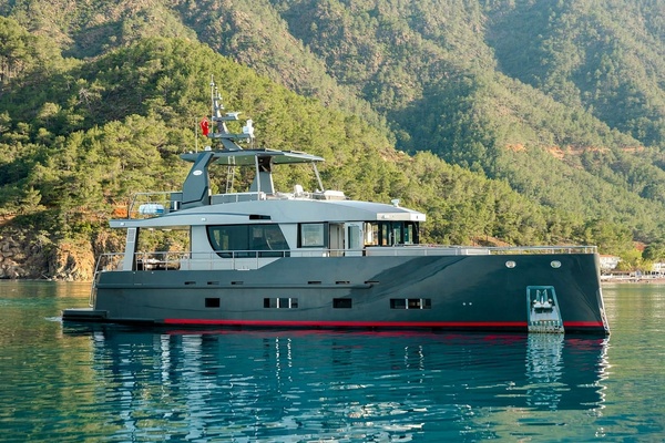 DIESEL THERAPY  71ft Bering Yacht For Sale