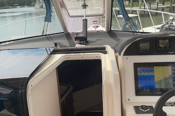 33ft Pursuit Yacht For Sale