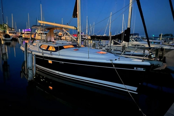 45-ft-Hunter-2006-sloop- MILWAUKEE Wisconsin United States  yacht for sale