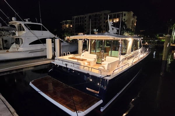 51-ft-Sabre-2027-51 Salon Express- Dunedin Florida United States  yacht for sale