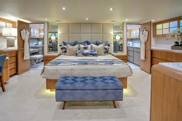 WINNING HAND 120ft Broward Yacht For Sale