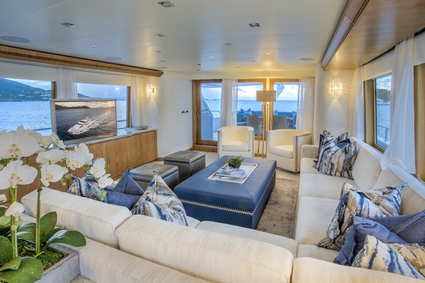 WINNING HAND 120ft Broward Yacht For Sale