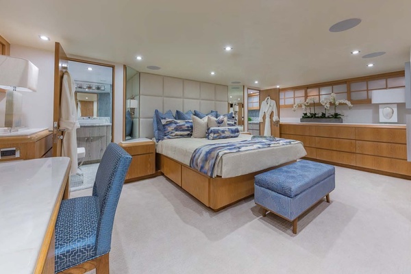 WINNING HAND 120ft Broward Yacht For Sale