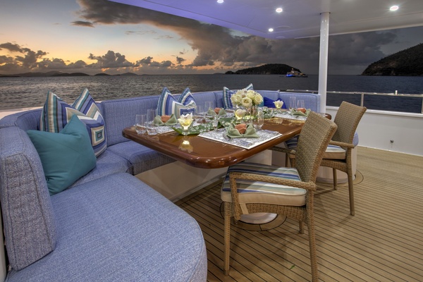 WINNING HAND 120ft Broward Yacht For Sale