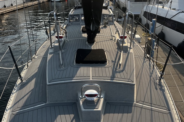 PATINA 35ft Brewer Yacht For Sale