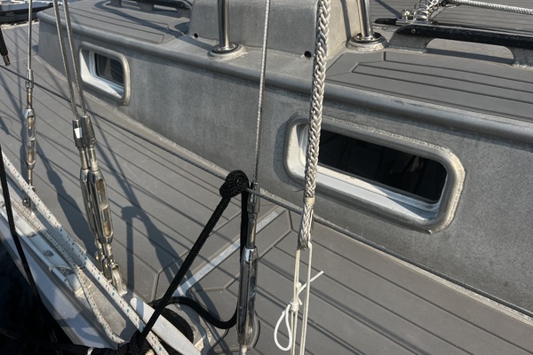 PATINA 35ft Brewer Yacht For Sale