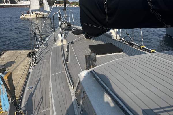 PATINA 35ft Brewer Yacht For Sale