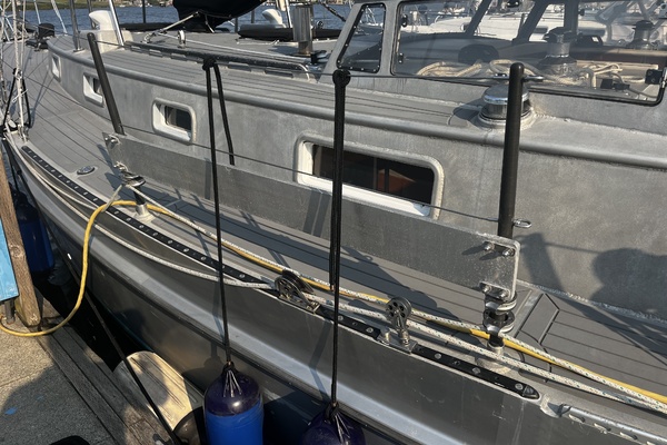 PATINA 35ft Brewer Yacht For Sale