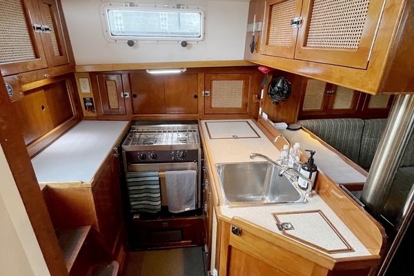PATINA 35ft Brewer Yacht For Sale