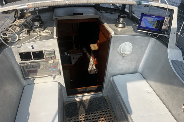 PATINA 35ft Brewer Yacht For Sale