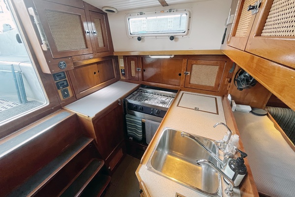 PATINA 35ft Brewer Yacht For Sale