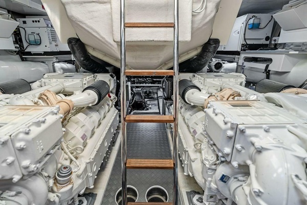 THE BRASS RING 85ft Ferretti Yachts Yacht For Sale