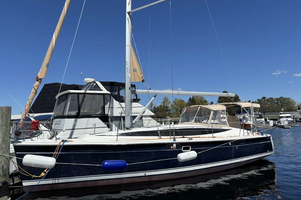 37-ft-Marlow-Hunter-2016-37-Blu Muskegon Michigan United States  yacht for sale
