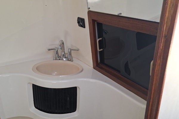Island Girl 30ft Luhrs Yacht For Sale