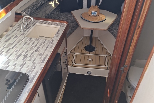 Island Girl 30ft Luhrs Yacht For Sale