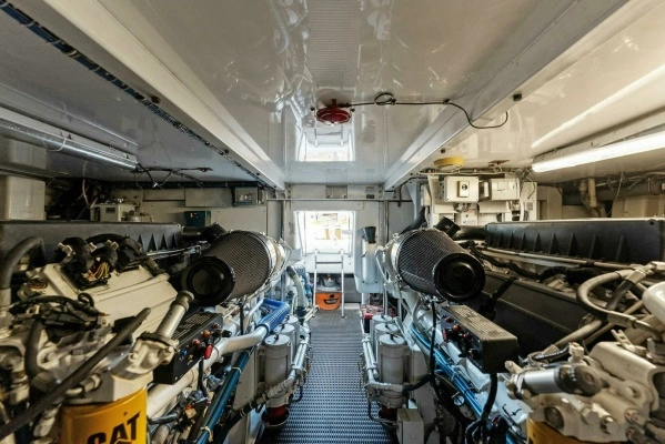 2007 Hatteras 64