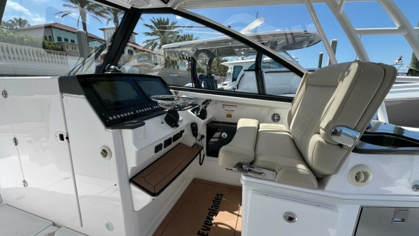 Solamore 34ft Everglades Yacht For Sale