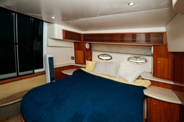 2002 Carver 47