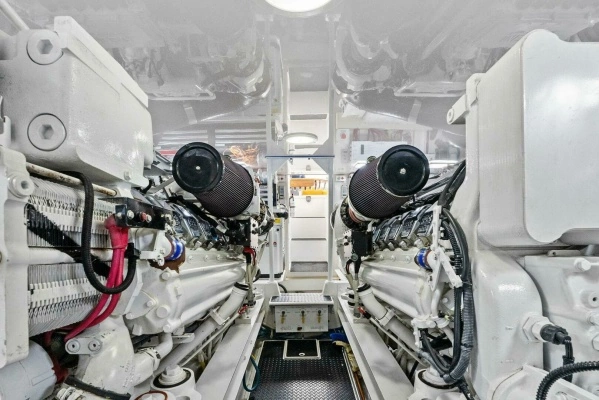 2006 Viking 61