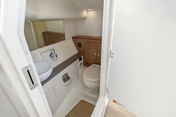 Chris-Craft Launch 35 GT Yacht For Sale