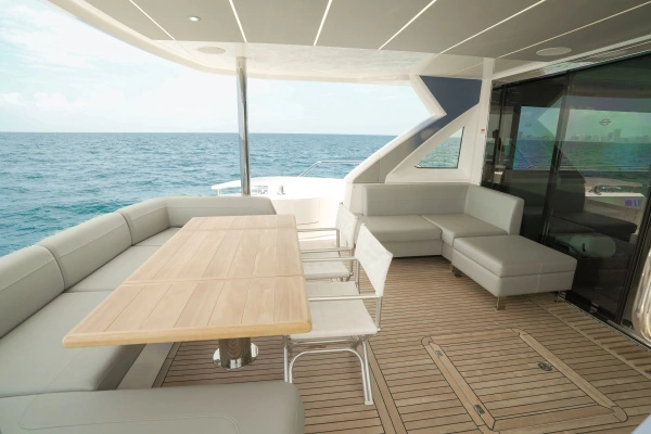 2025 Sunseeker 76