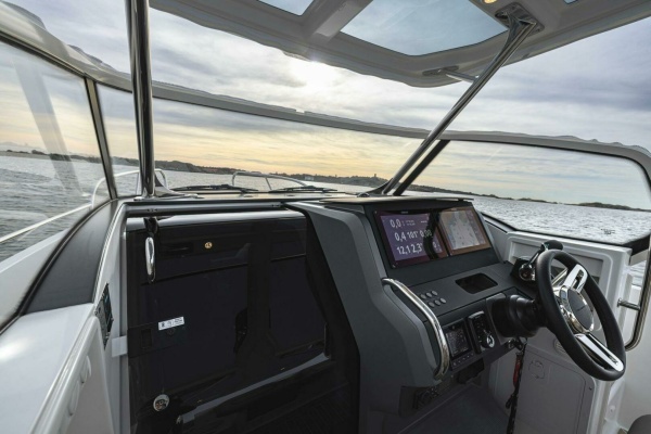 Nimbus TEnder 9 Helm