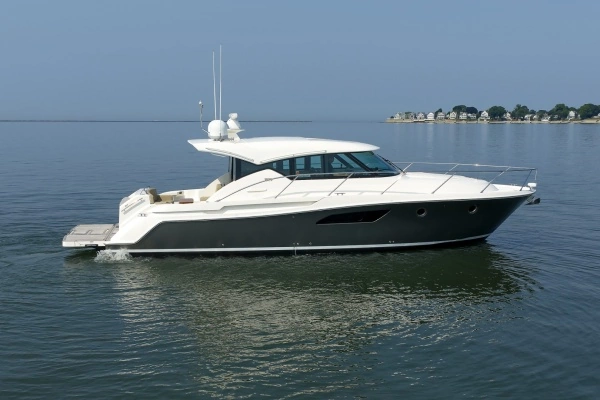 2016 Tiara Yachts 44 Coupe