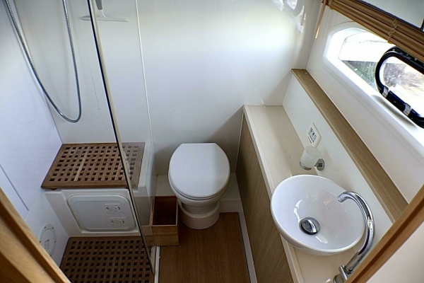 Mimi s Oasis 44ft Aquila Yacht For Sale