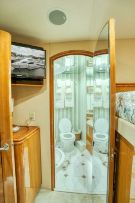 MAJESTIK 80ft Hatteras Yacht For Sale