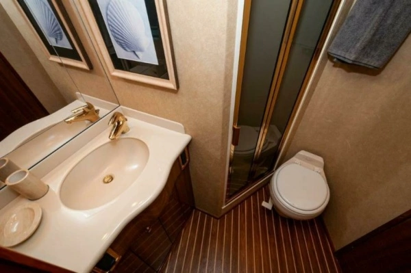 2006 Viking 45