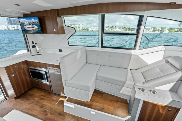 2023 Cruisers Yachts 42 Cantius