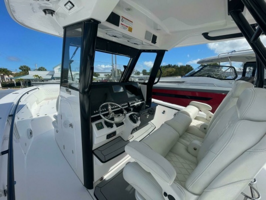 33ft Everglades Yacht For Sale
