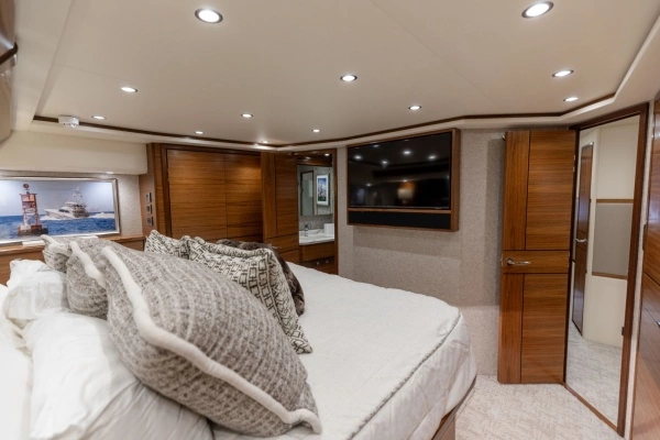 2023 Viking 72
