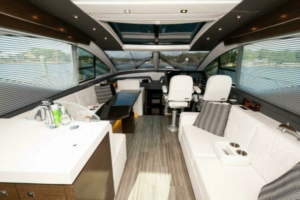 2019 Cruisers Yachts 60