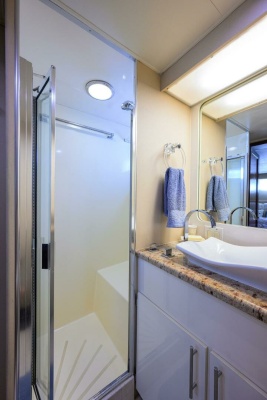 FOREVER YOUNG 78ft Hatteras Yacht For Sale