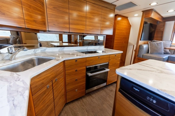 2023 Viking 72