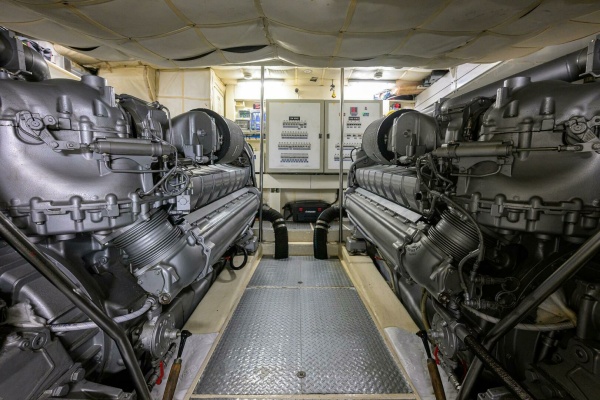 Miura 90ft Pershing Yacht For Sale