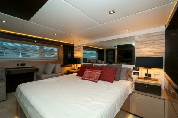 2019 Cruisers Yachts 60