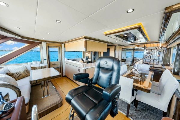 2010 Ocean Alexander 83