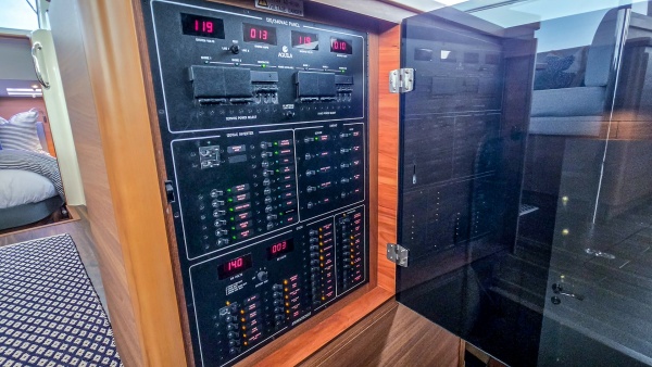 Going Around 44ft Aquila Yacht For Sale